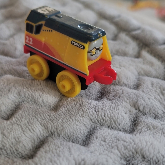 FISHER PRICE THOMAS & FRIENDS MINIS 2020 75TH ANNIVERSARY REBECCA MINI FIGURE - Picture 5 of 10